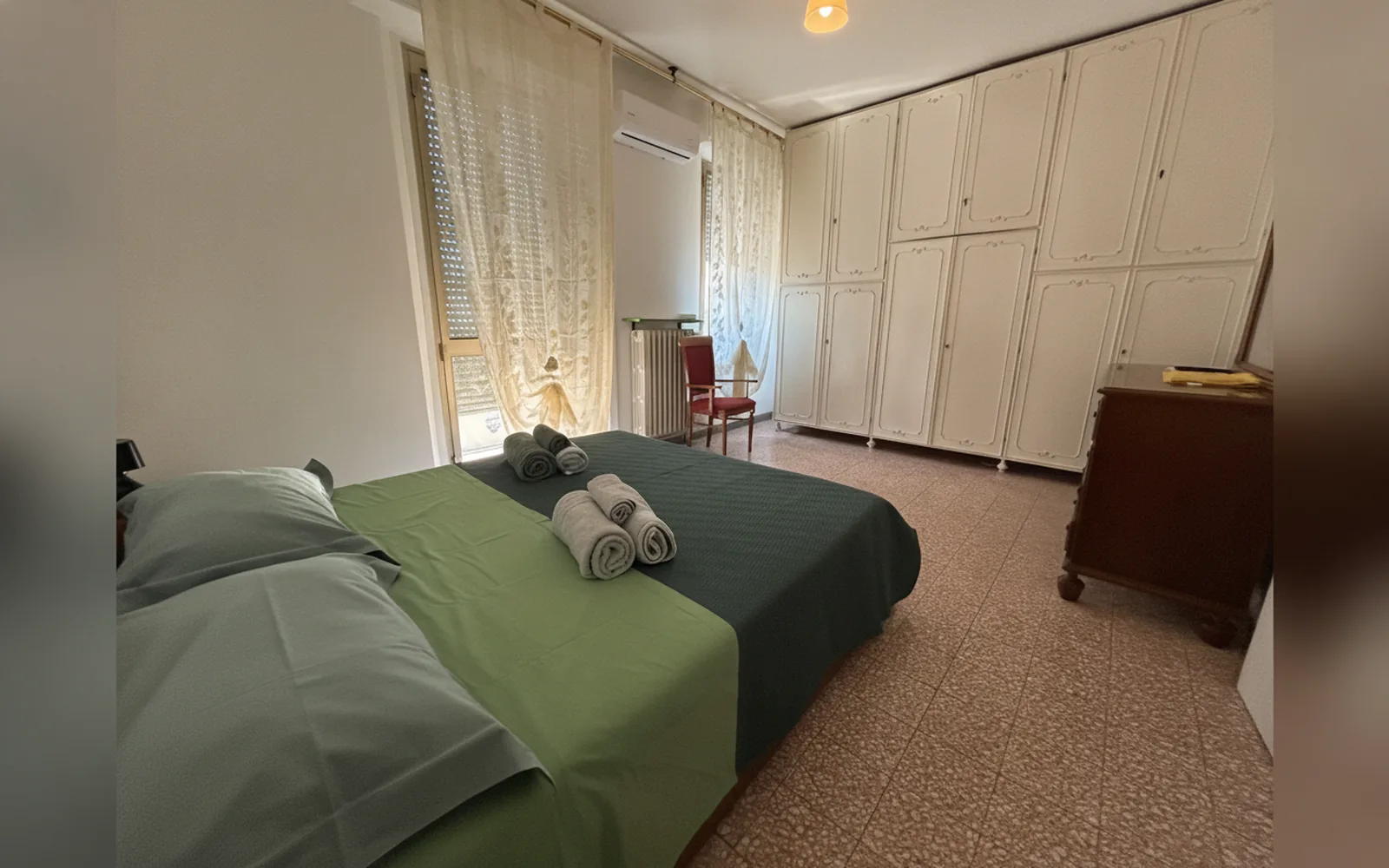 Camera con bagno privato — affittacamere vitruvio, Fano (foto 10)