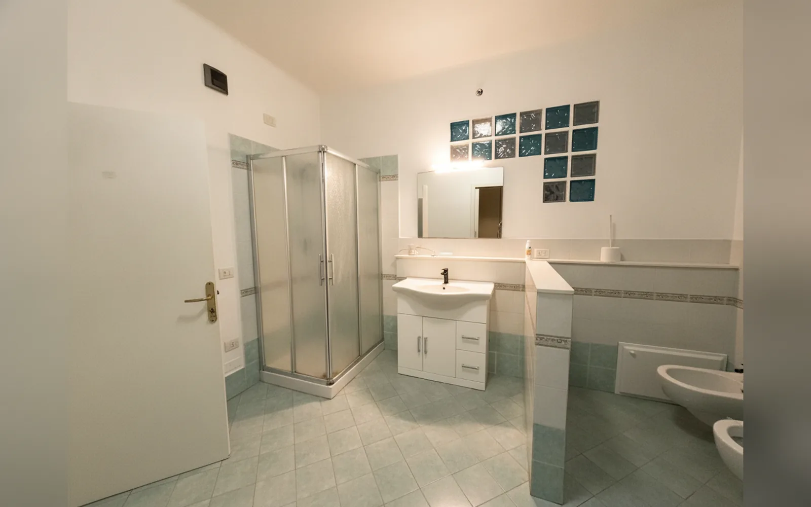 Camera con bagno privato — affittacamere vitruvio, Fano (foto 19)