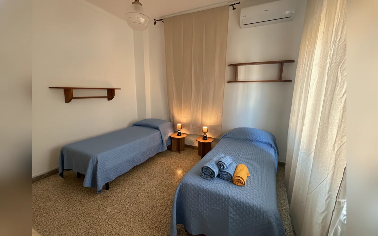 Camera con bagno privato — affittacamere vitruvio, Fano (foto 3)